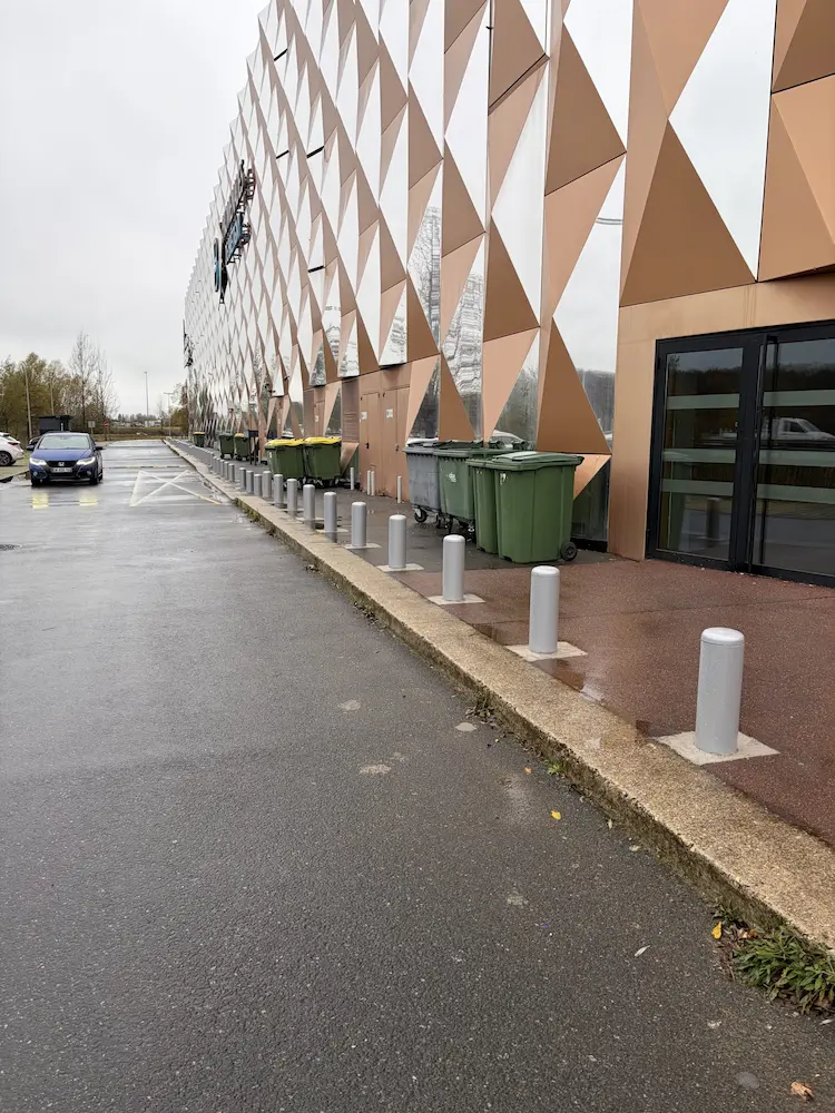 Bornes escamotables securisant l'acces d'un immeuble de bureaux, JCD Services