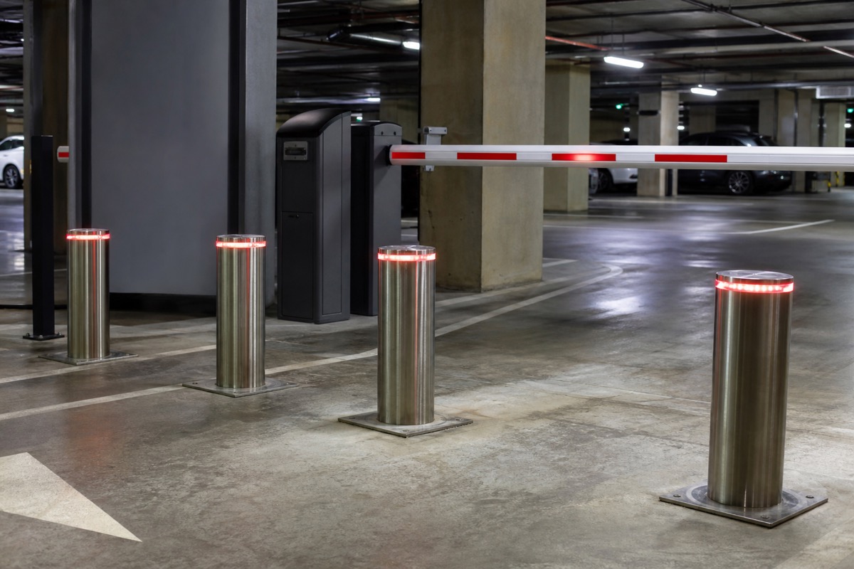 Bornes et barriere anti-intrusion en parking souterrain, JCD Services