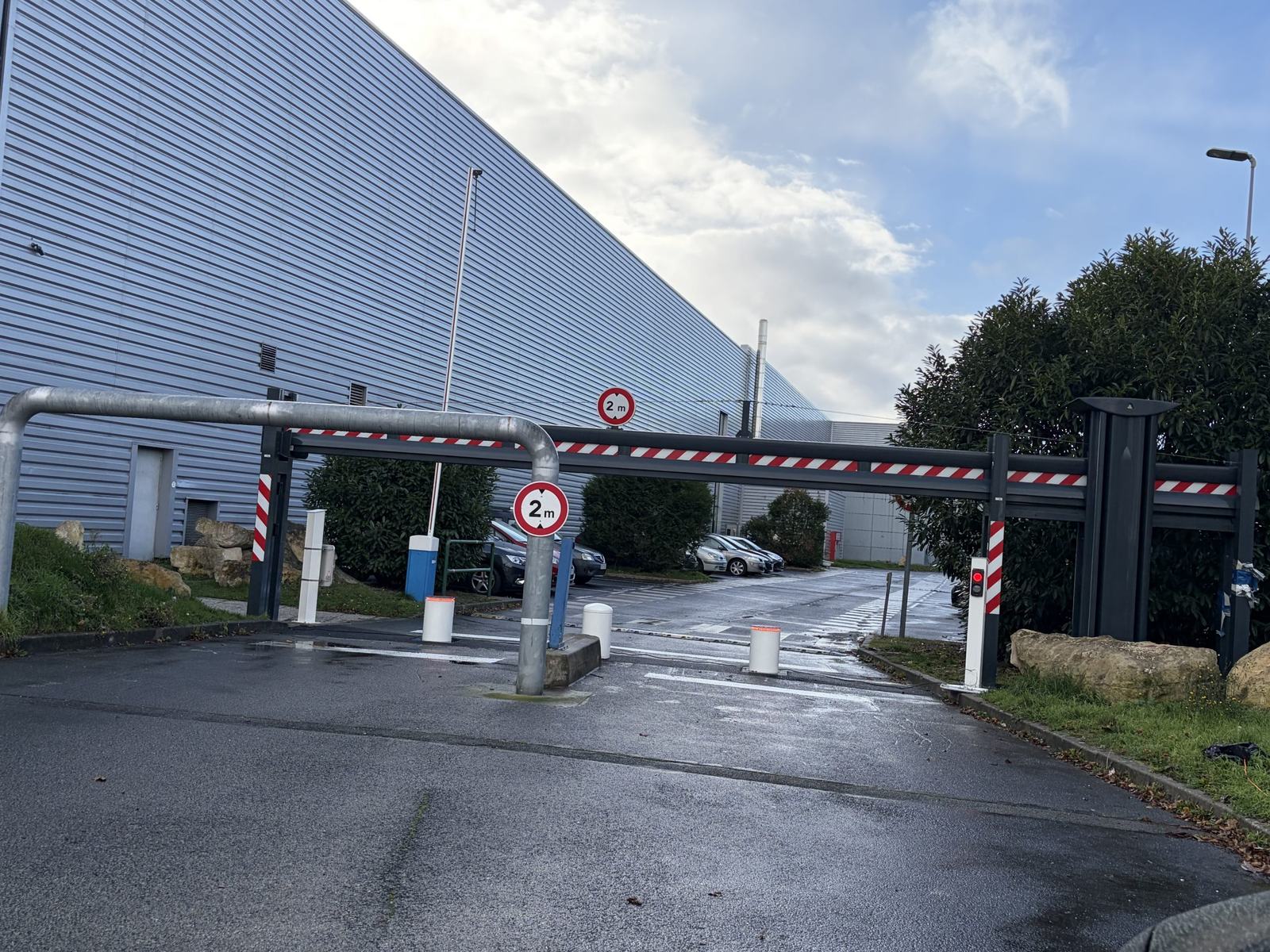 Poutre coulissante motorisée en acier installée par JCD Services