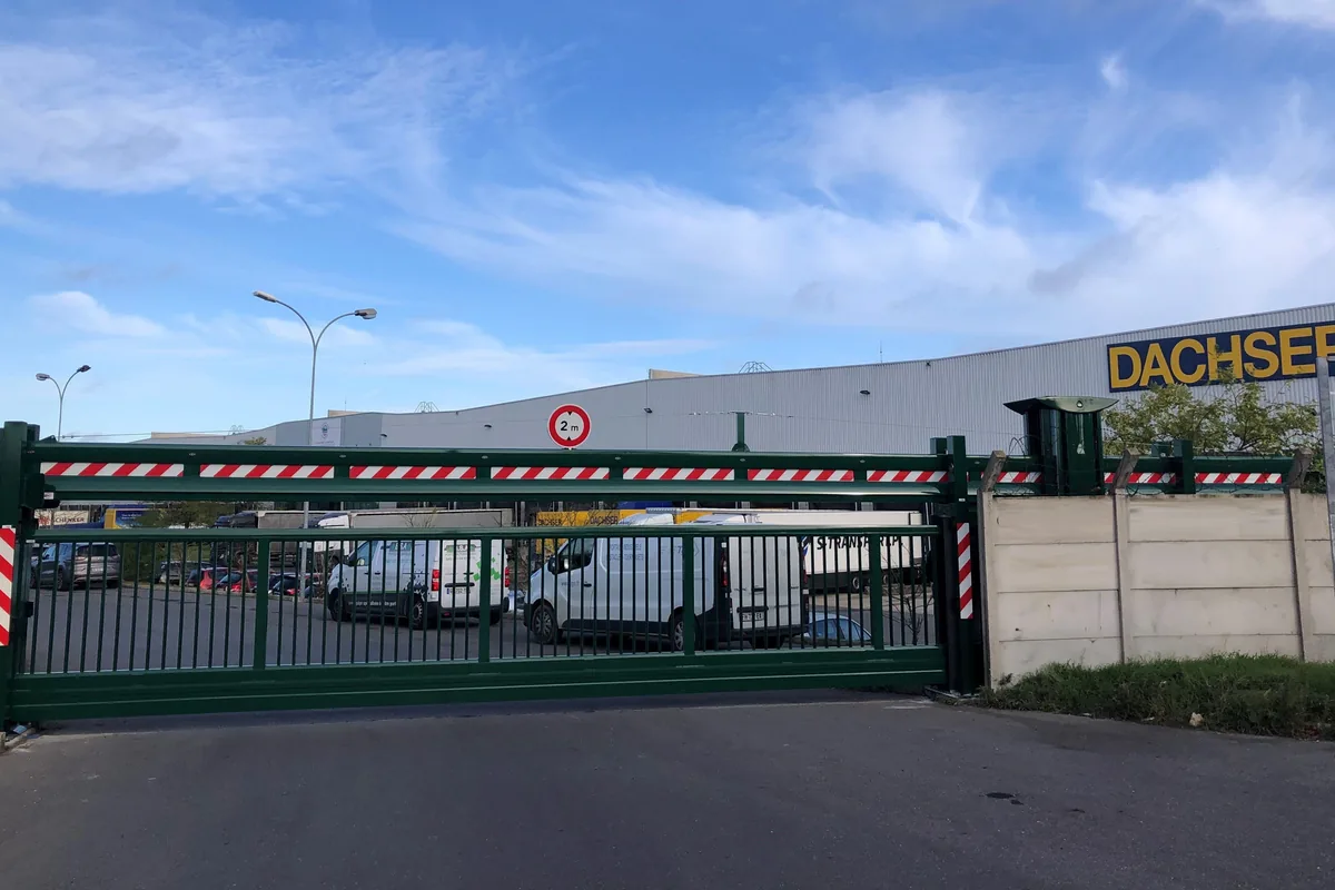 Portail industriel coulissant motorisé, JCD Services