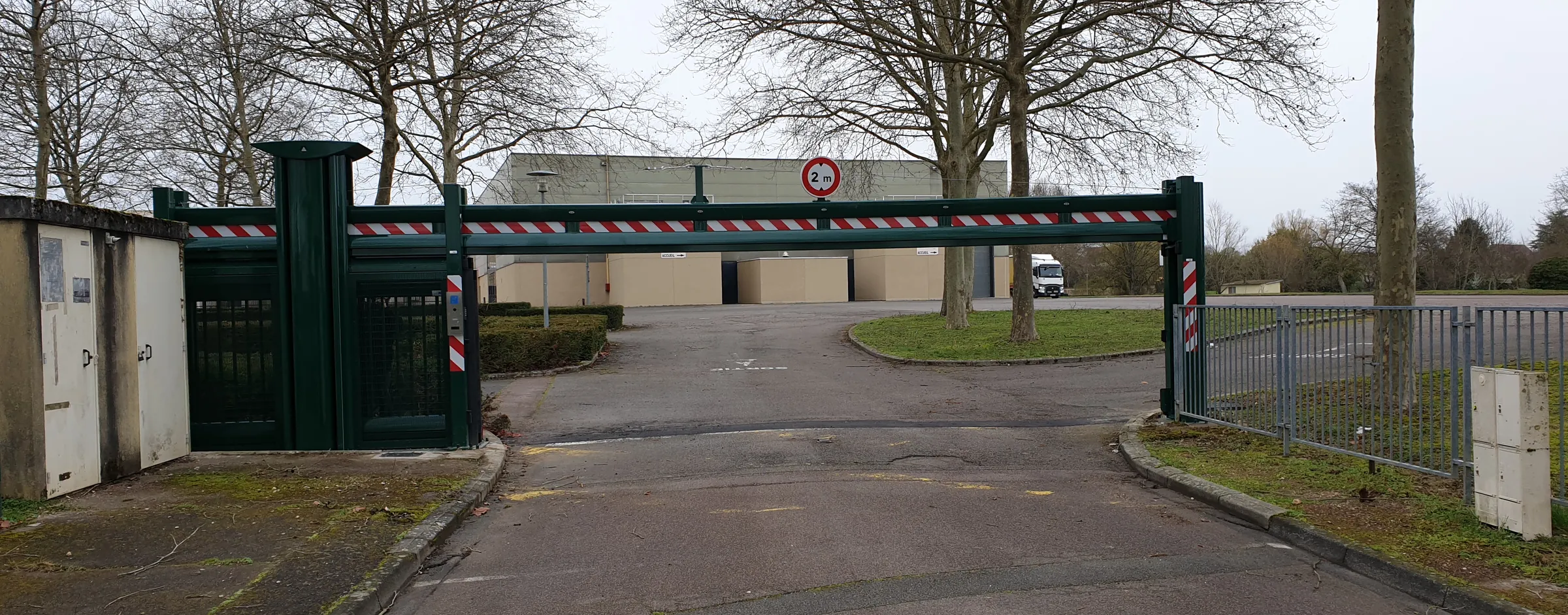 Portail coulissant avec limitation de hauteur, JCD Services